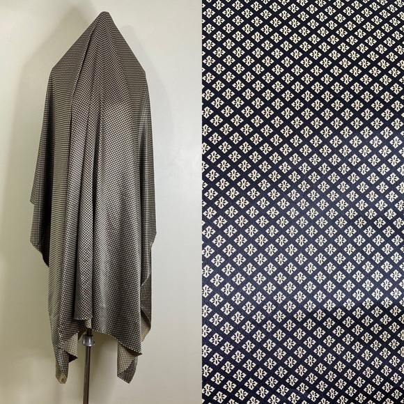 POLYESTER SATIN PRINTED DESIGN GOLD AND BLACK SLINKY SOFT FABRIC SLIGHT STRETCH - Picture 1 of 5